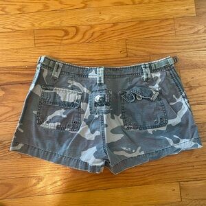 DaNang Women's Camouflage Shorts L